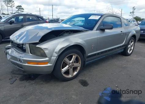 2008 Ford Mustang V6 Deluxe/V6 Premium z USA, uszkodzony, nr VIN 1ZVHT80N485145607